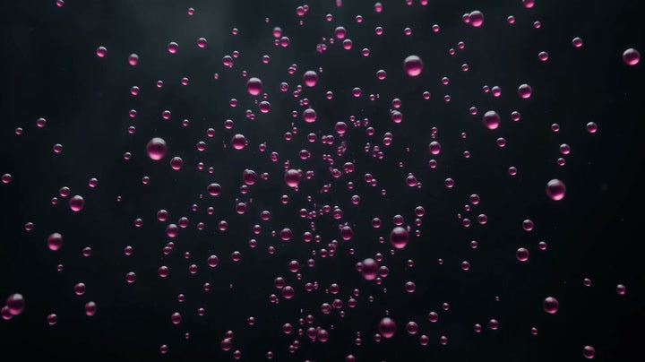 One rough kratom particle breaks apart into thousands of fine droplets that spread evenly through the liquid